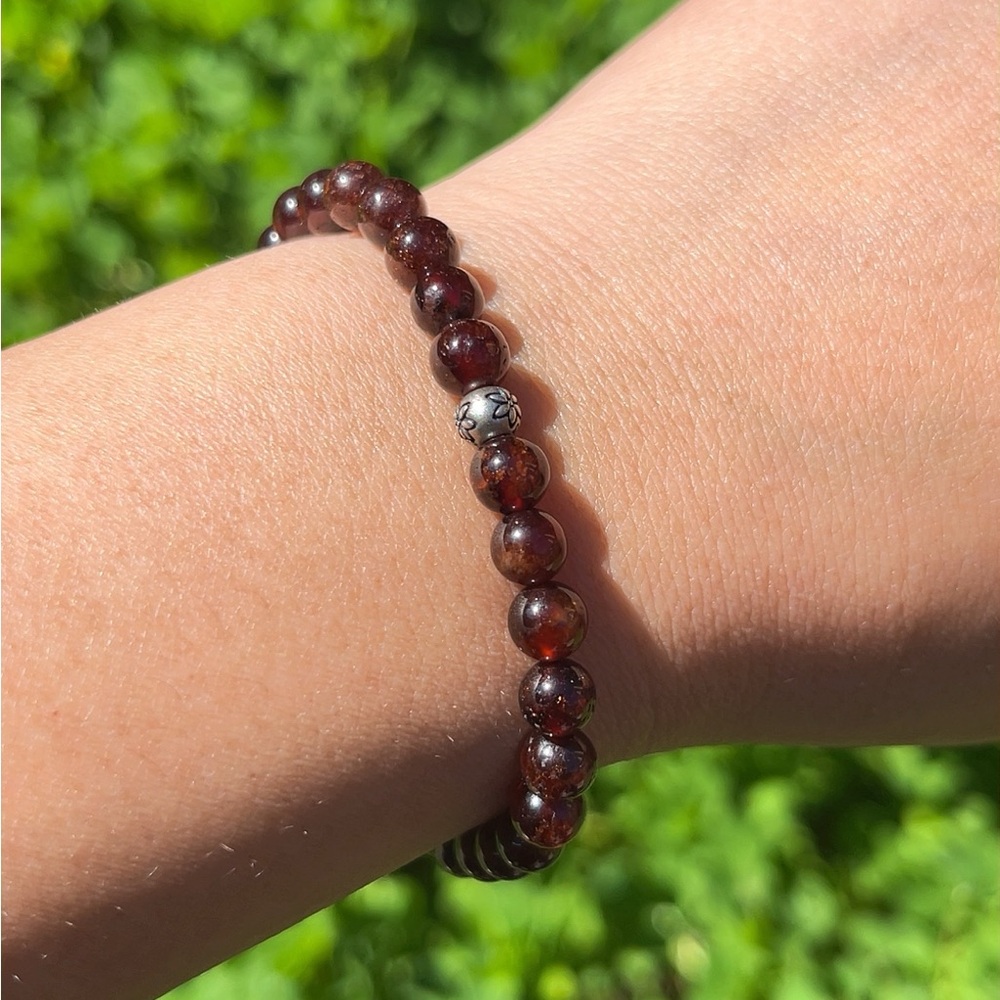 Dainty 6mm garnet bracelet with solid silver bead‎
